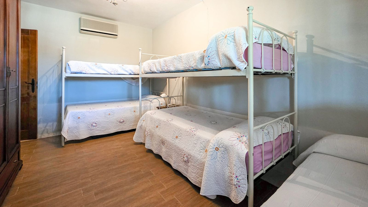 Se vende Finca - Cortijo de 2 dormitorios en Costa Del Sol, Málaga, España