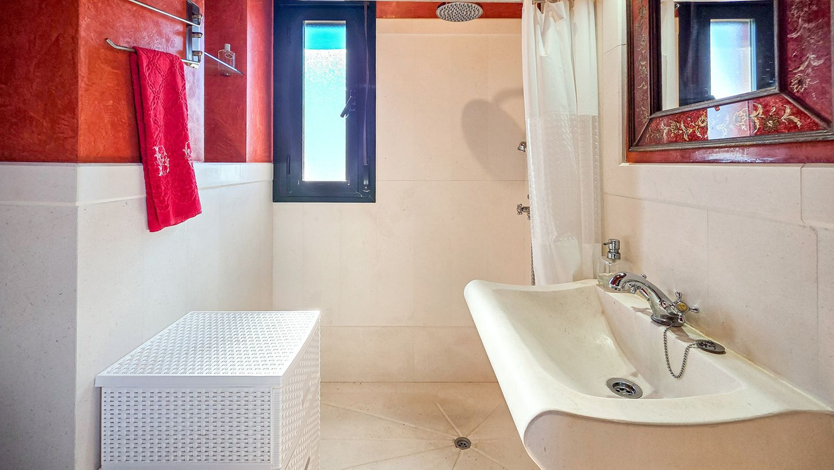 Se vende Finca - Cortijo de 2 dormitorios en Costa Del Sol, Málaga, España