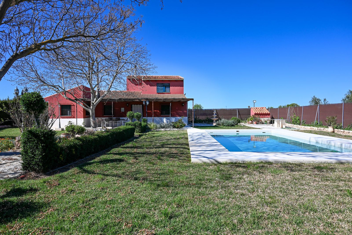 Se vende Finca - Cortijo de 2 dormitorios en Costa Del Sol, Málaga, España