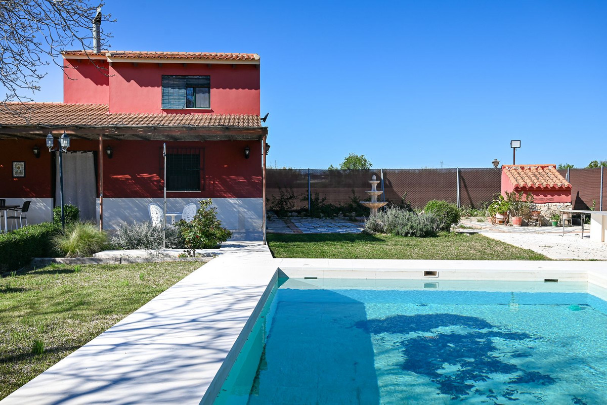 Se vende Finca - Cortijo de 2 dormitorios en Costa Del Sol, Málaga, España