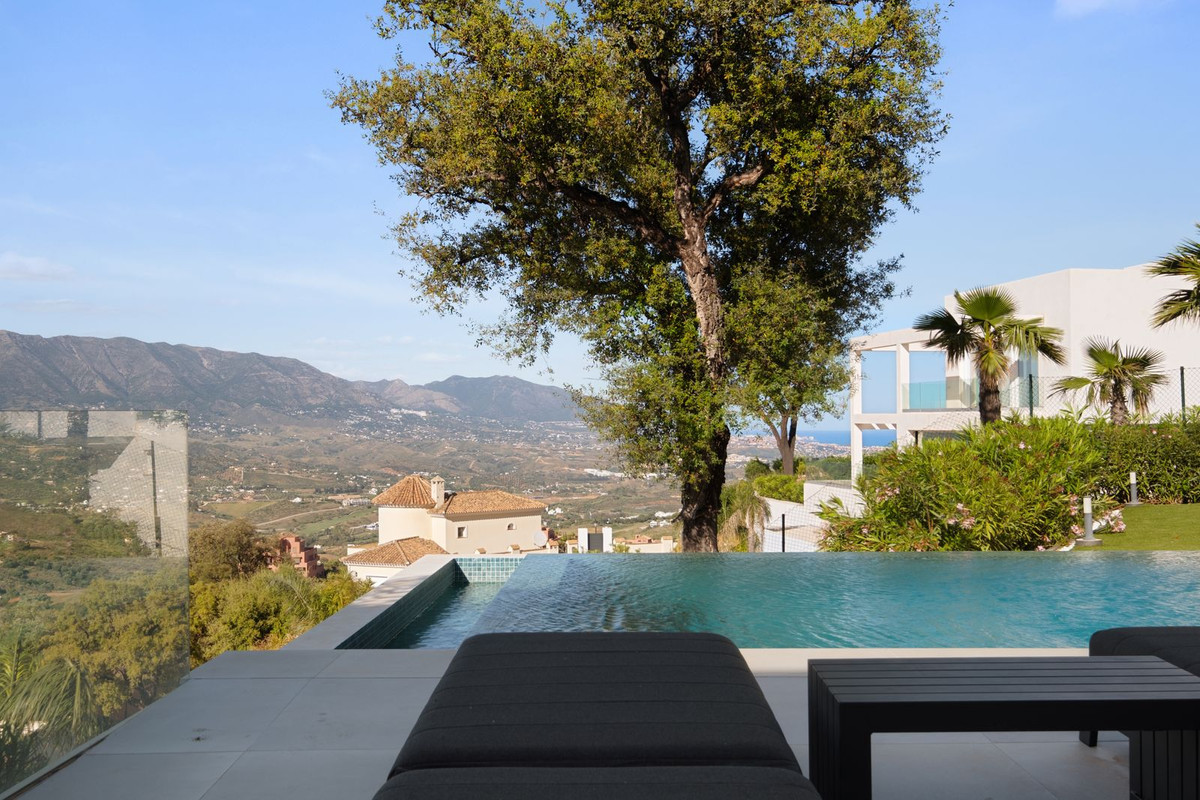 Se vende Villa - Chalet de 4 dormitorios en Costa Del Sol, Málaga, España