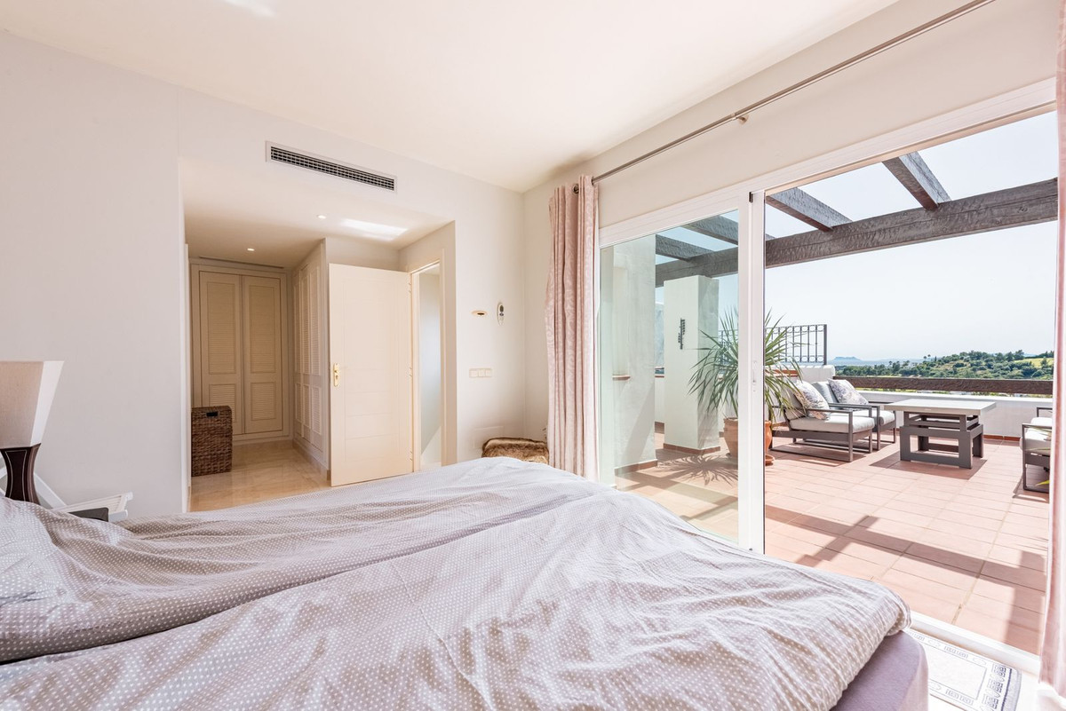 3 Bed Apartment for sale in Atalaya Costa Del Sol, Málaga, Spain