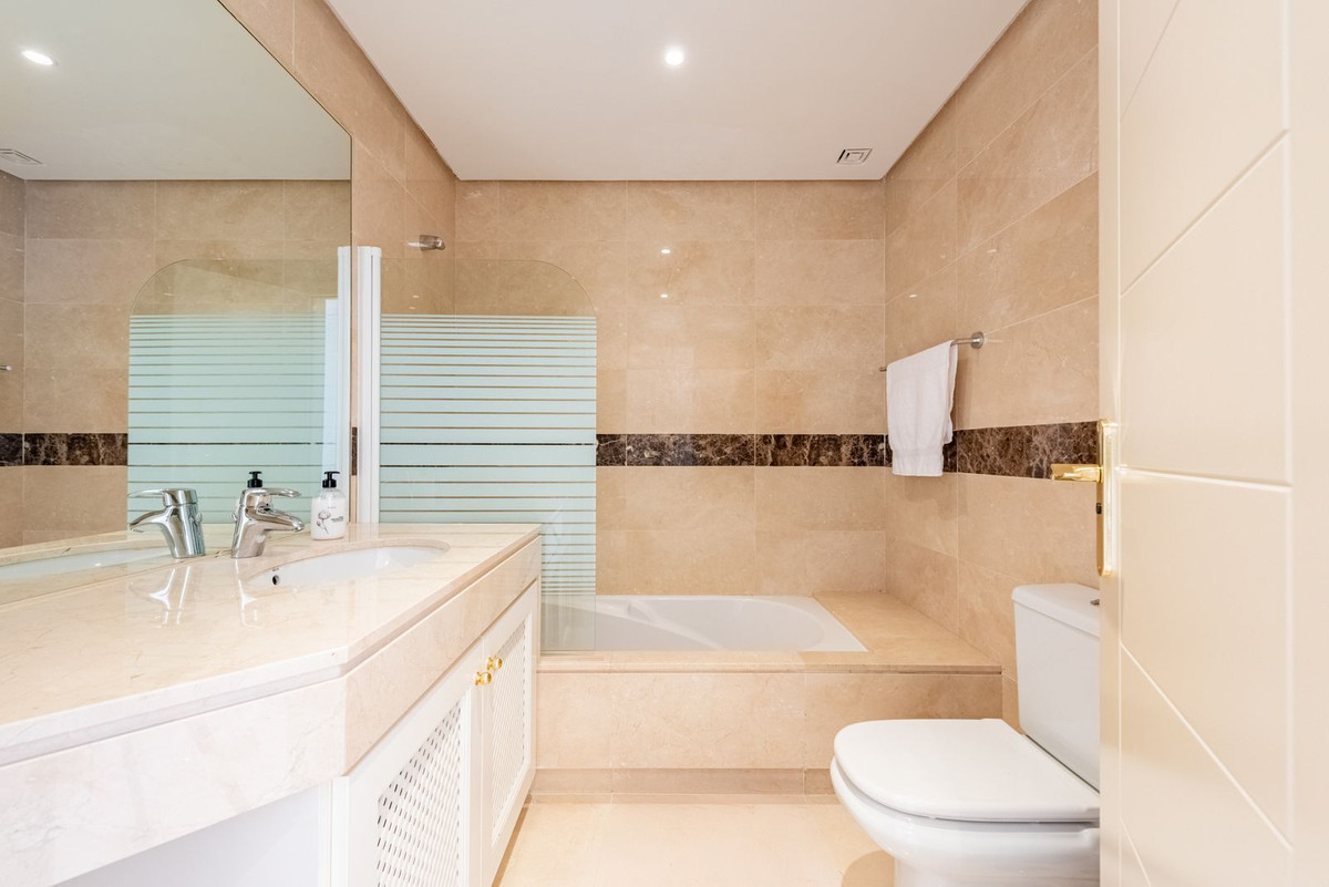 3 Bed Apartment for sale in Atalaya Costa Del Sol, Málaga, Spain