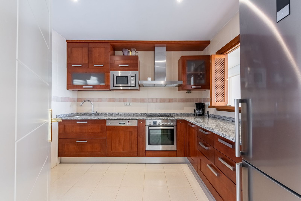 3 Bed Apartment for sale in Atalaya Costa Del Sol, Málaga, Spain