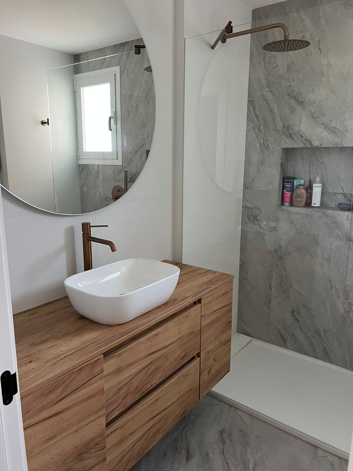 2 Bed Apartment for sale in The Golden Mile Costa Del Sol, Málaga, Spain