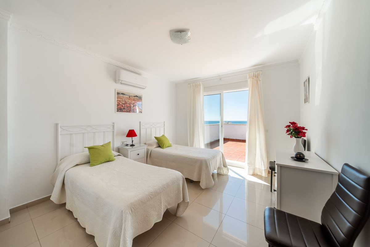 4 Bed Townhouse for sale in Torreblanca Costa Del Sol, Málaga, Spain