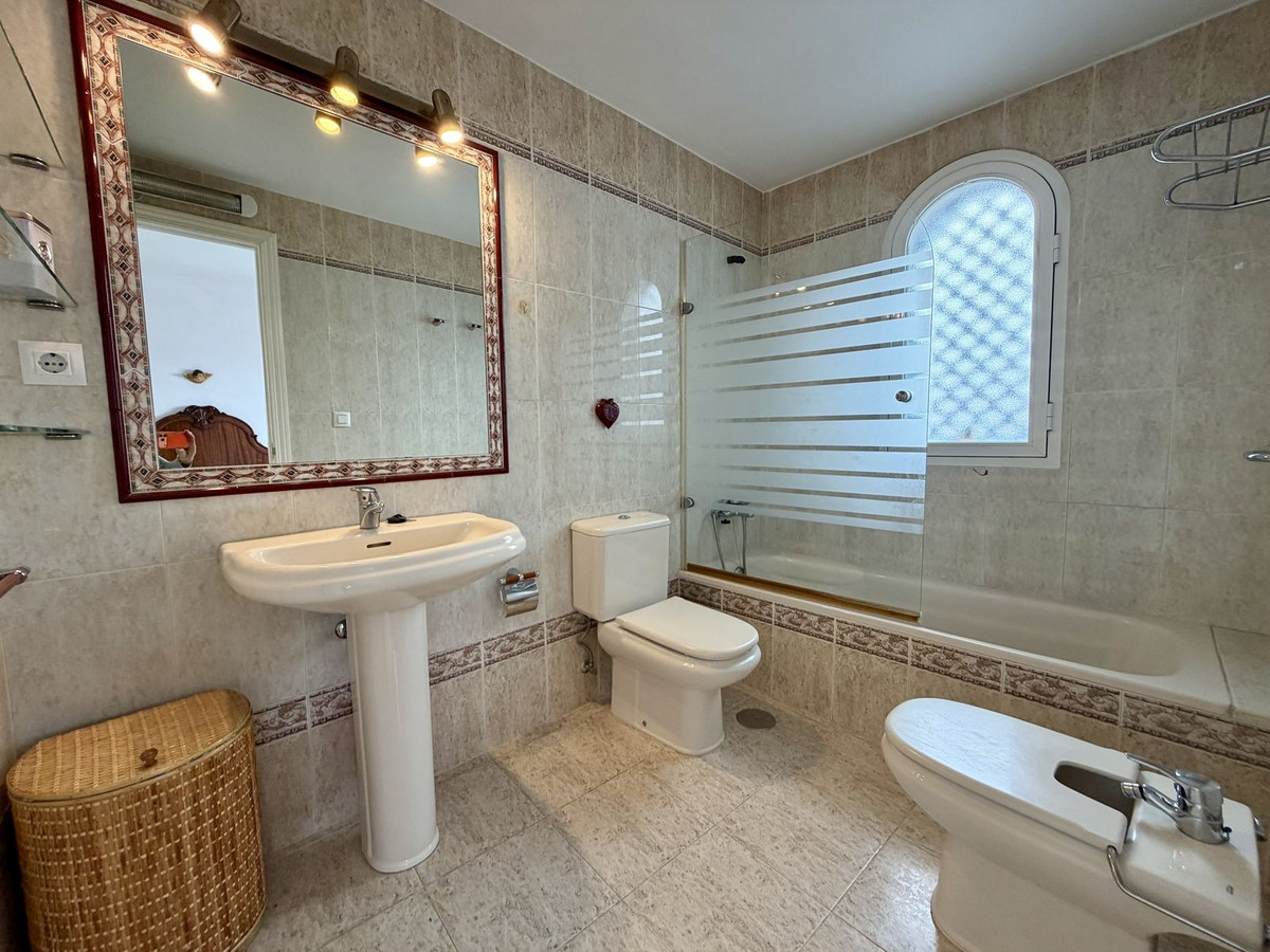 3 Bed Apartment for sale in Estepona Costa Del Sol, Málaga, Spain