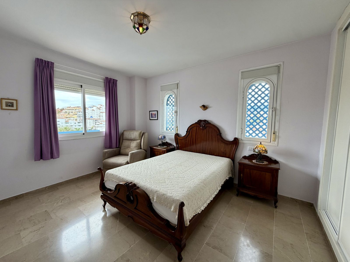 3 Bed Apartment for sale in Estepona Costa Del Sol, Málaga, Spain