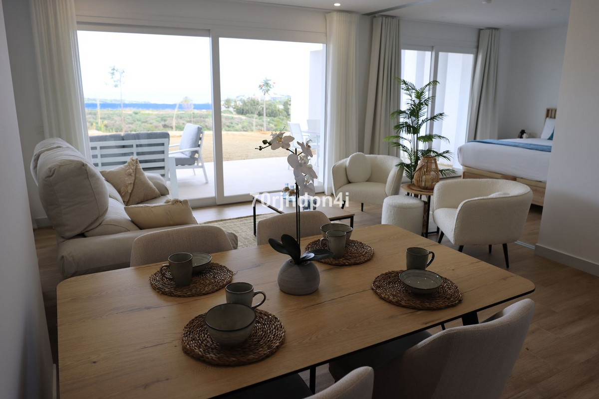 Se vende Apartamento Planta Media de 2 dormitorios en Costa Del Sol, Málaga, España