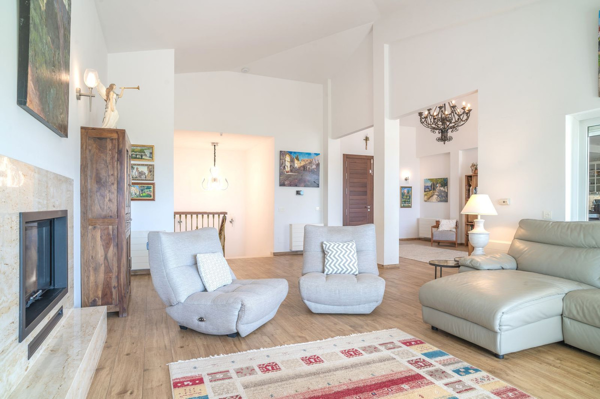 6 Bed Townhouse for sale in Mijas Costa Del Sol, Málaga, Spain