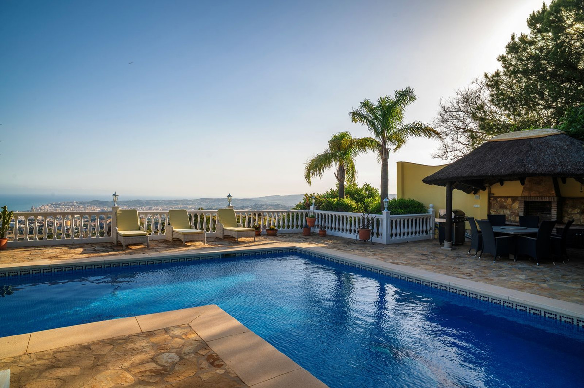 6 Bed Townhouse for sale in Mijas Costa Del Sol, Málaga, Spain