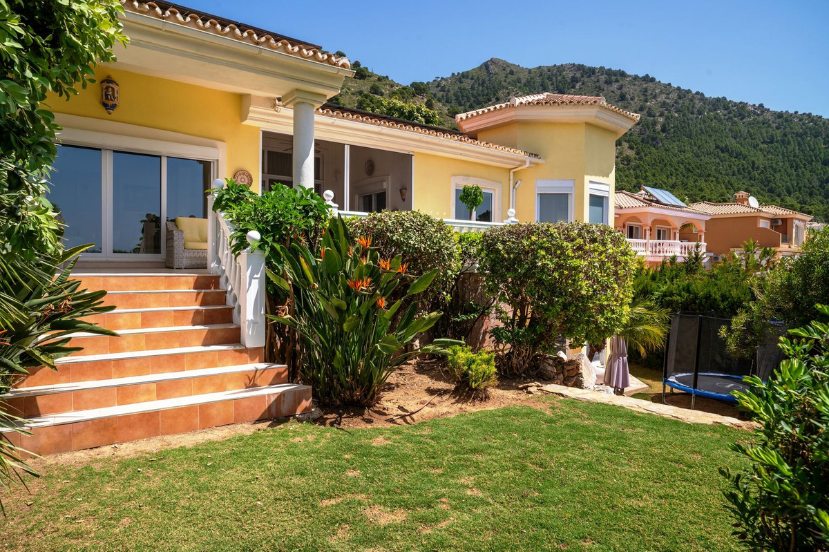 6 Bed Townhouse for sale in Mijas Costa Del Sol, Málaga, Spain