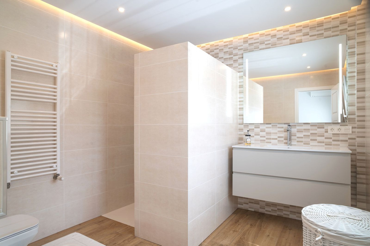 6 Bed Townhouse for sale in Mijas Costa Del Sol, Málaga, Spain