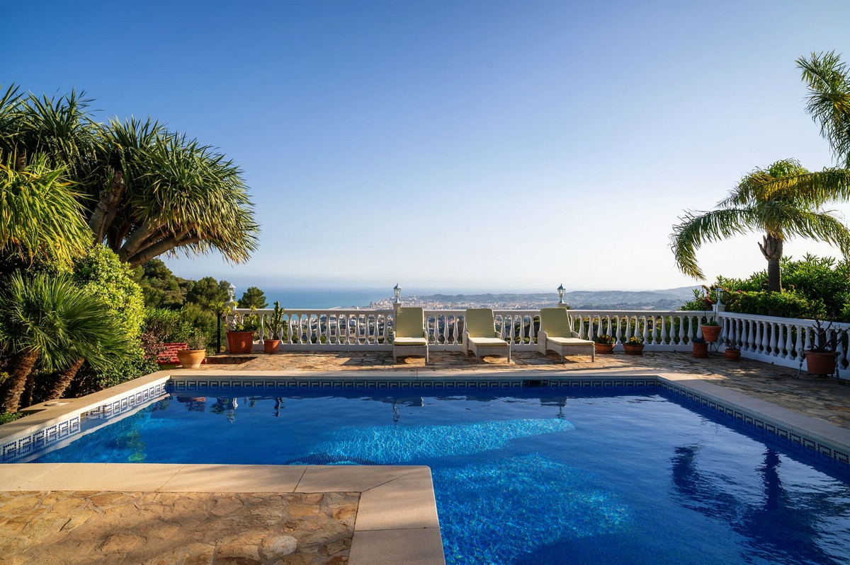 6 Bed Townhouse for sale in Mijas Costa Del Sol, Málaga, Spain