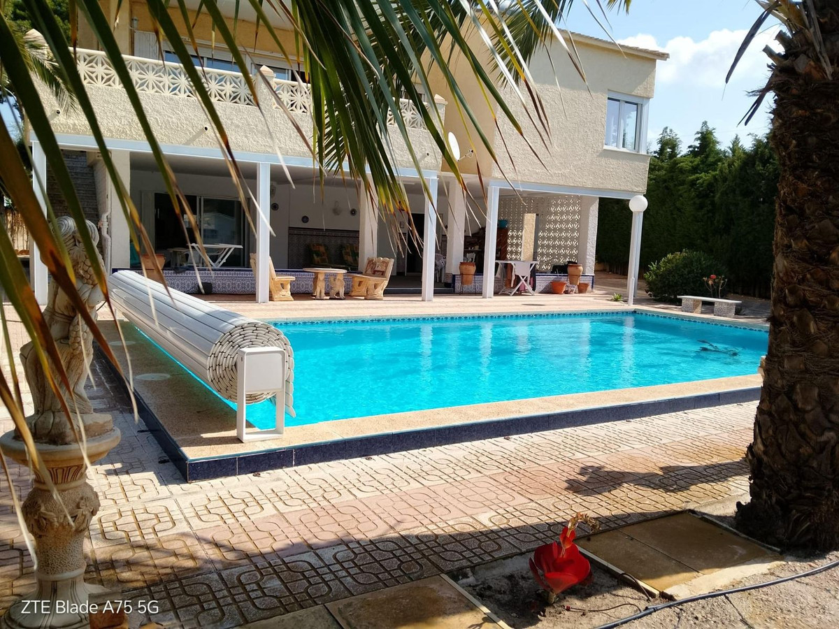 Se vende Villa - Chalet de 4 dormitorios en Costa Calida, Murcia, España