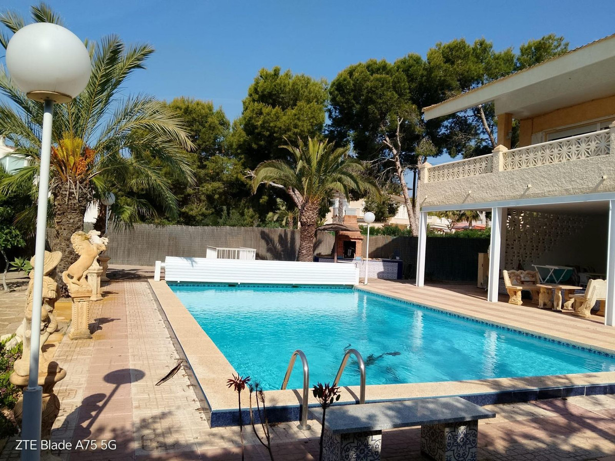 Se vende Villa - Chalet de 4 dormitorios en Costa Calida, Murcia, España