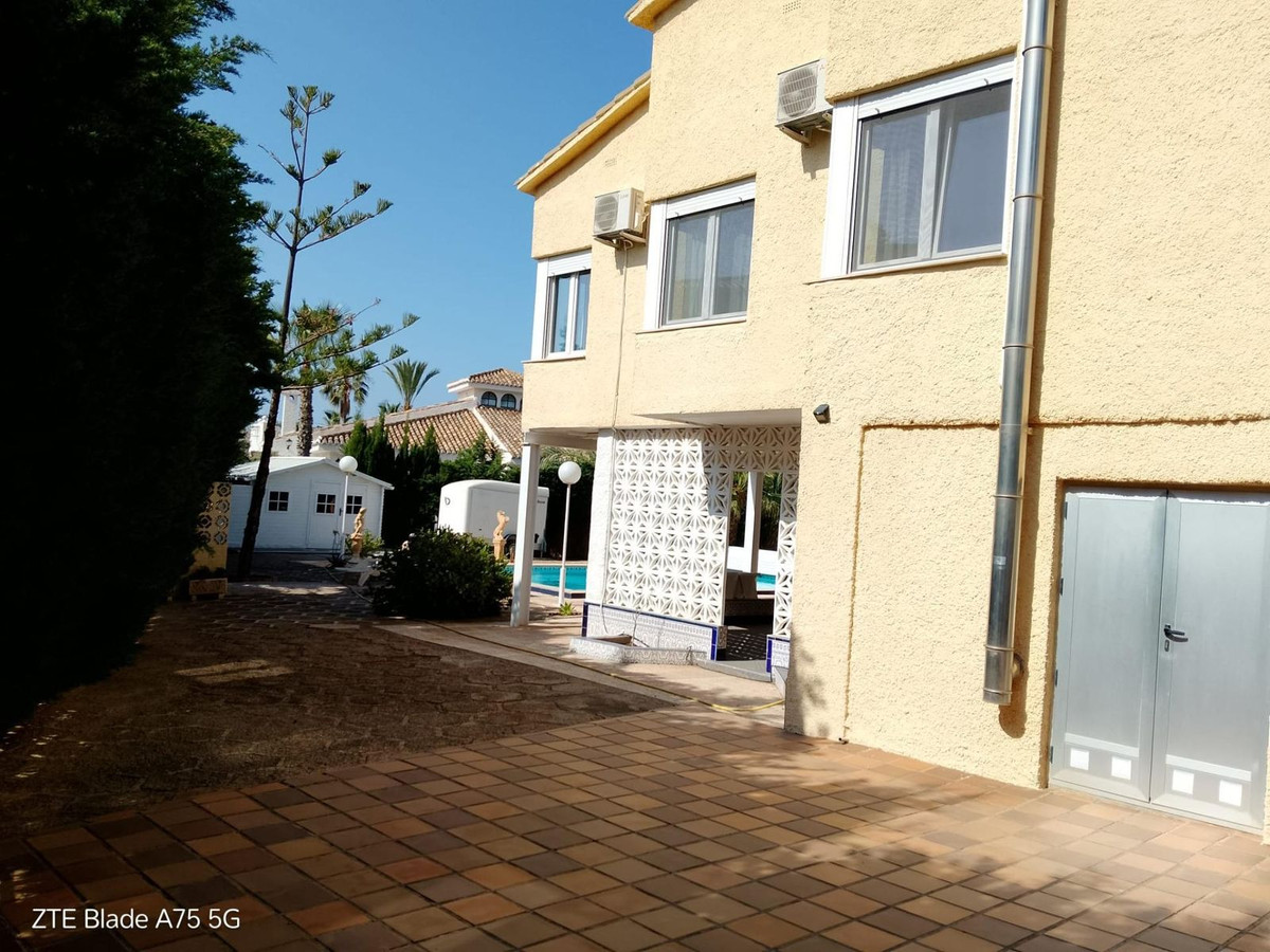 Se vende Villa - Chalet de 4 dormitorios en Costa Calida, Murcia, España