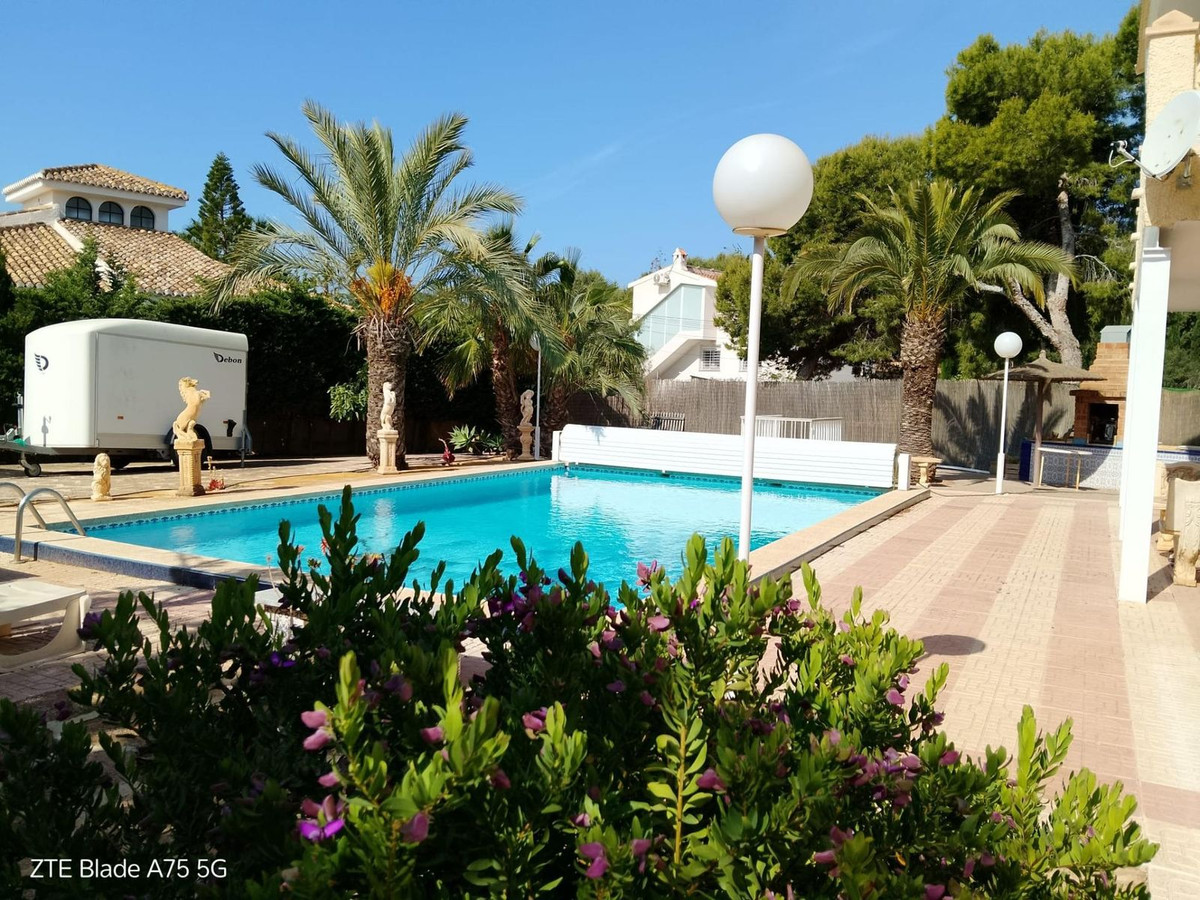 Se vende Villa - Chalet de 4 dormitorios en Costa Calida, Murcia, España