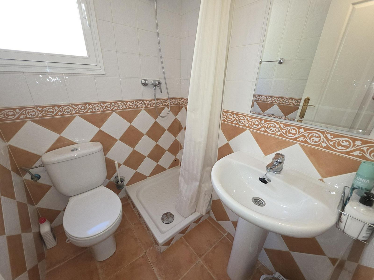 Se vende Apartamento Planta Media de 2 dormitorios en Costa Del Sol, Málaga, España