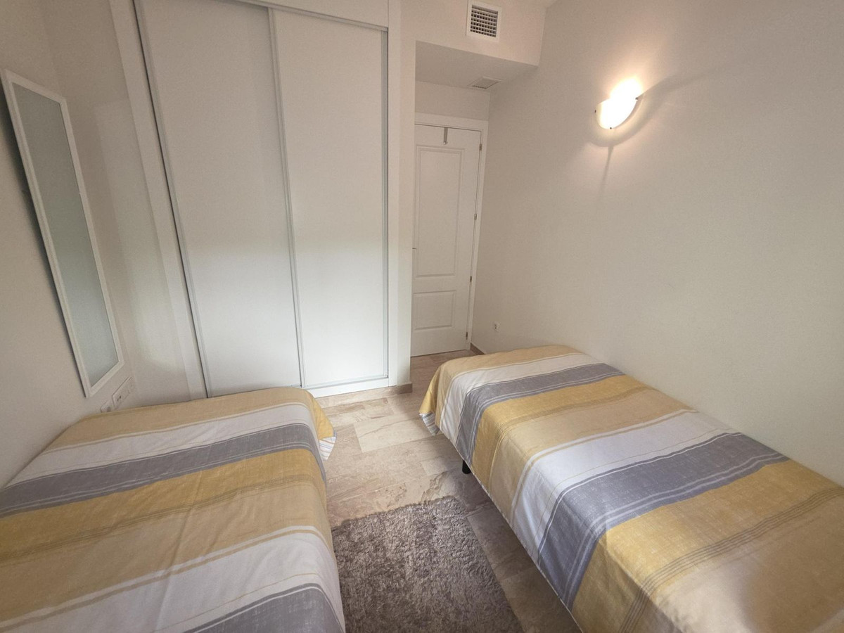 Se vende Apartamento Planta Media de 2 dormitorios en Costa Del Sol, Málaga, España