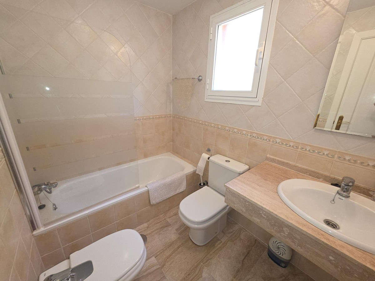 Se vende Apartamento Planta Media de 2 dormitorios en Costa Del Sol, Málaga, España
