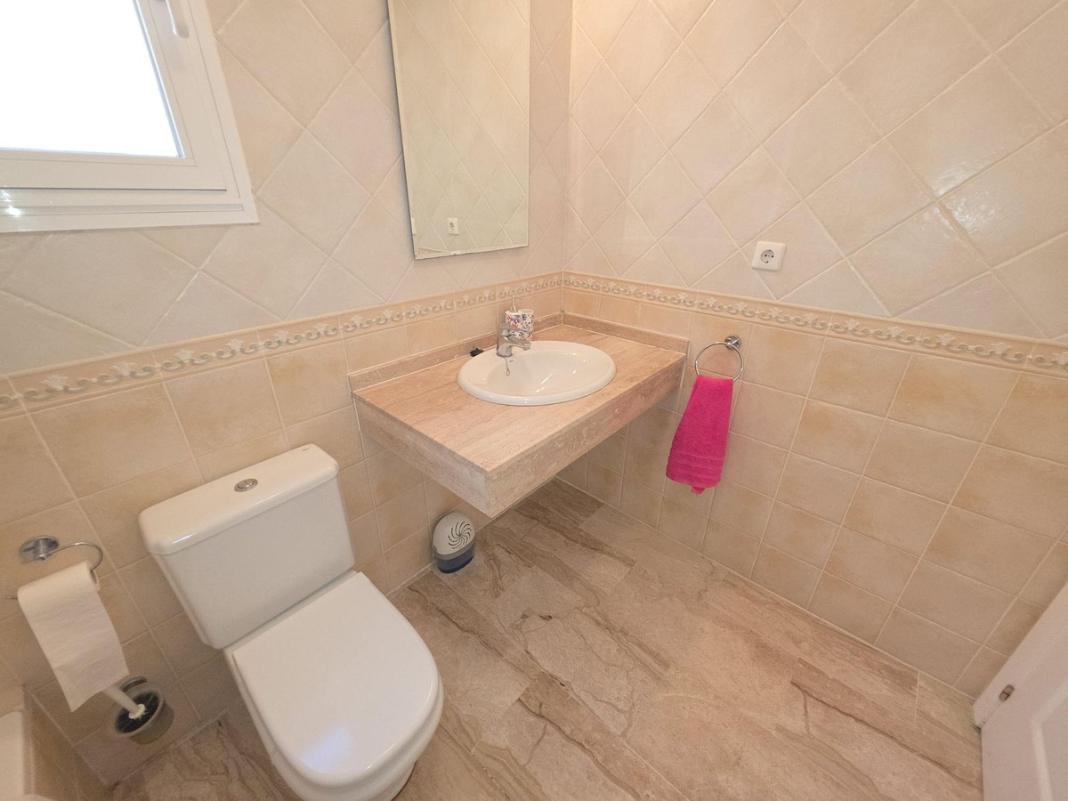 Se vende Apartamento Planta Media de 2 dormitorios en Costa Del Sol, Málaga, España