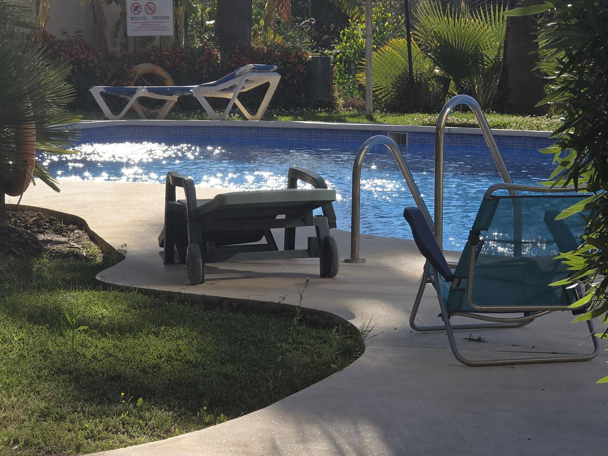 Se vende Apartamento Planta Media de 2 dormitorios en Costa Del Sol, Málaga, España