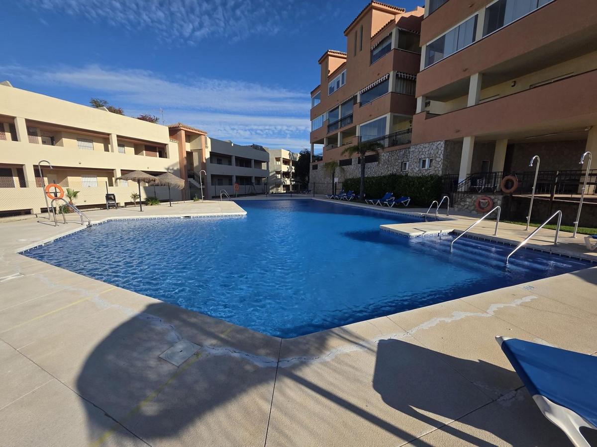 Se vende Apartamento Planta Media de 2 dormitorios en Costa Del Sol, Málaga, España