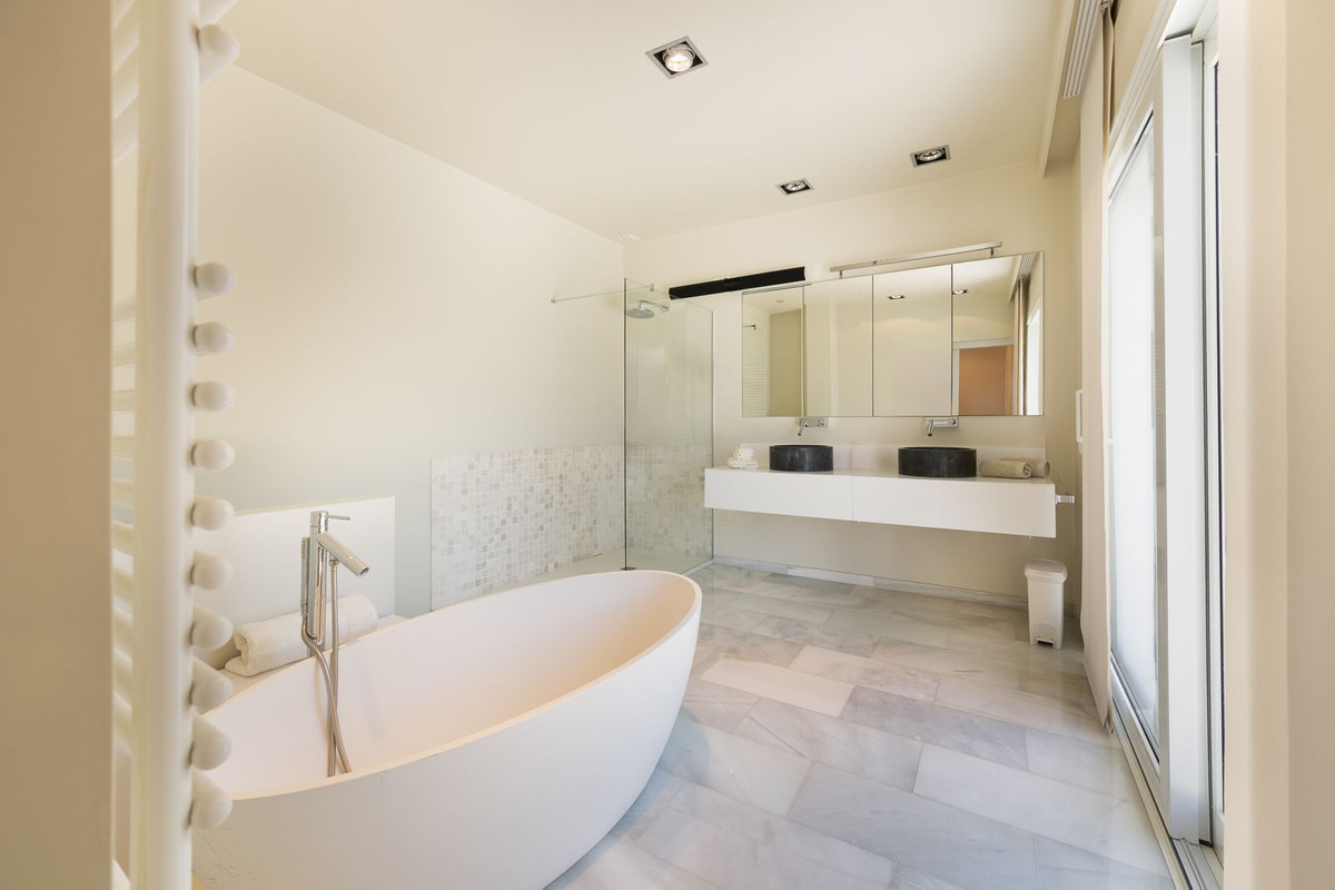 Se vende Villa - Chalet de 7 dormitorios en Costa Del Sol, Málaga, España