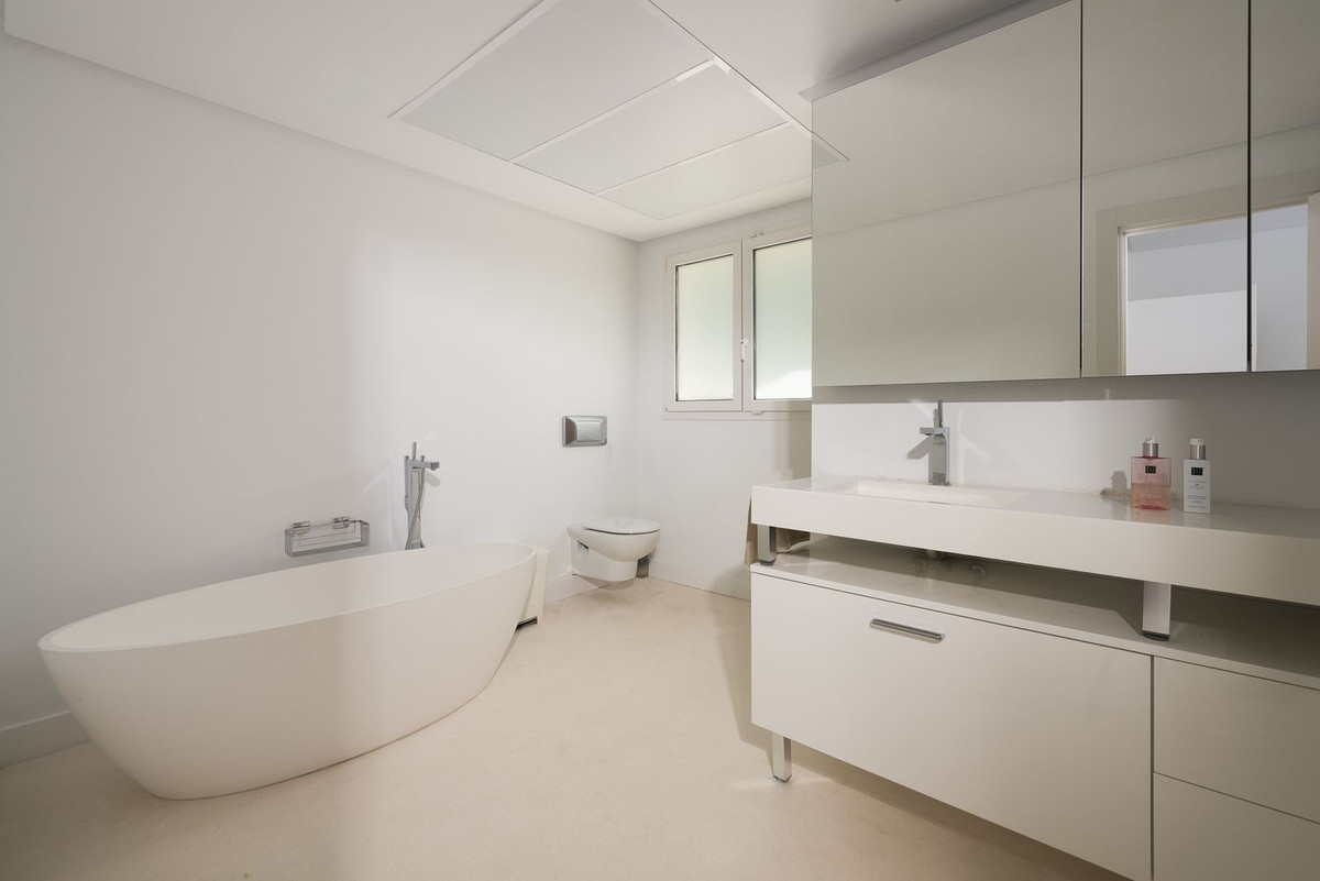 Se vende Villa - Chalet de 7 dormitorios en Costa Del Sol, Málaga, España