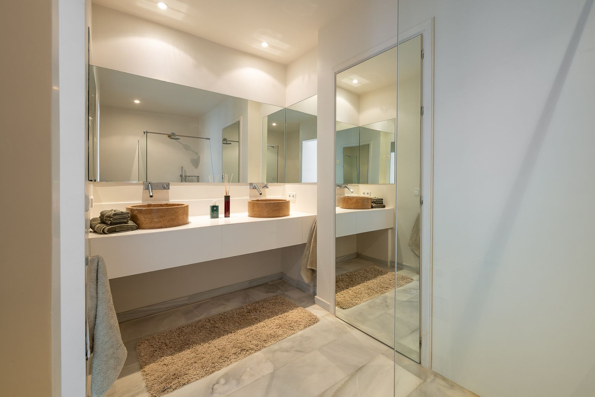Se vende Villa - Chalet de 7 dormitorios en Costa Del Sol, Málaga, España
