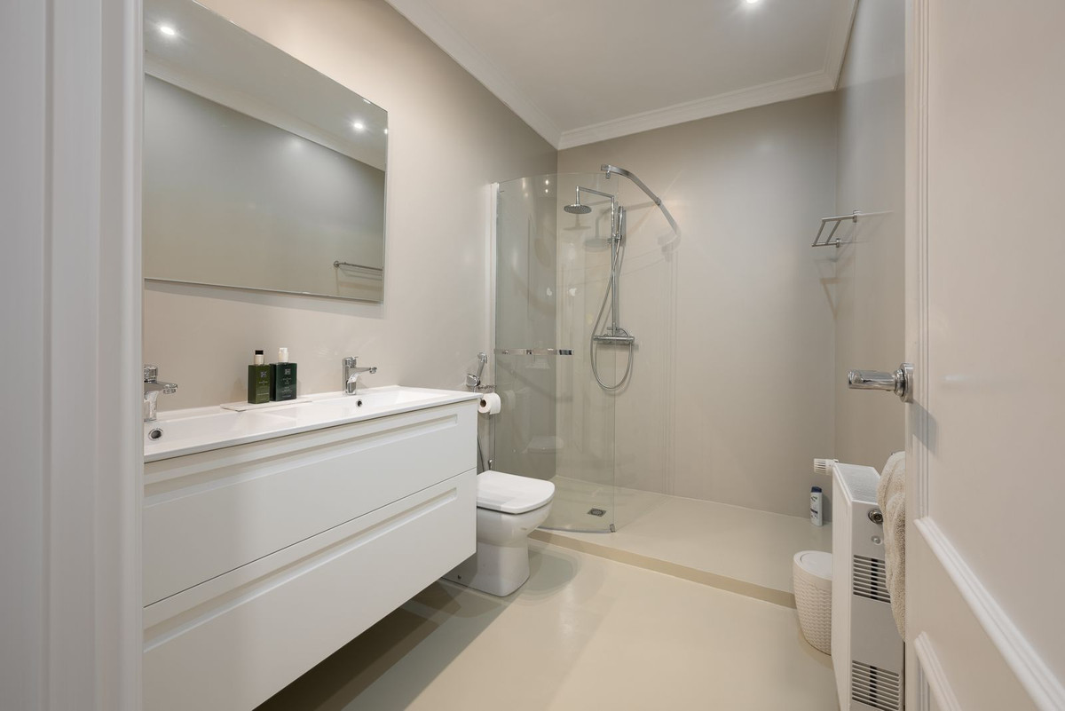 Se vende Villa - Chalet de 7 dormitorios en Costa Del Sol, Málaga, España