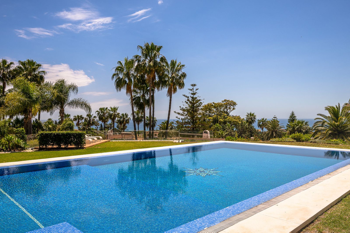 Se vende Villa - Chalet de 7 dormitorios en Costa Del Sol, Málaga, España