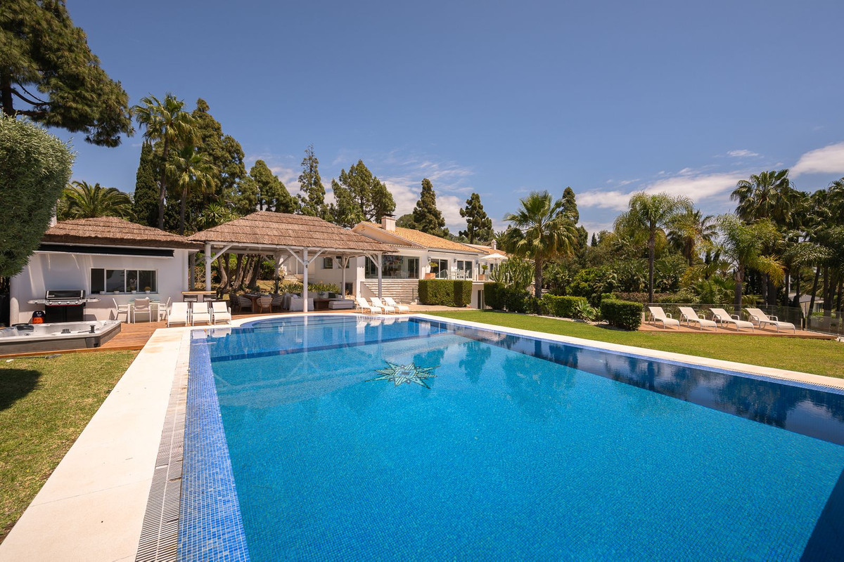 Se vende Villa - Chalet de 7 dormitorios en Costa Del Sol, Málaga, España