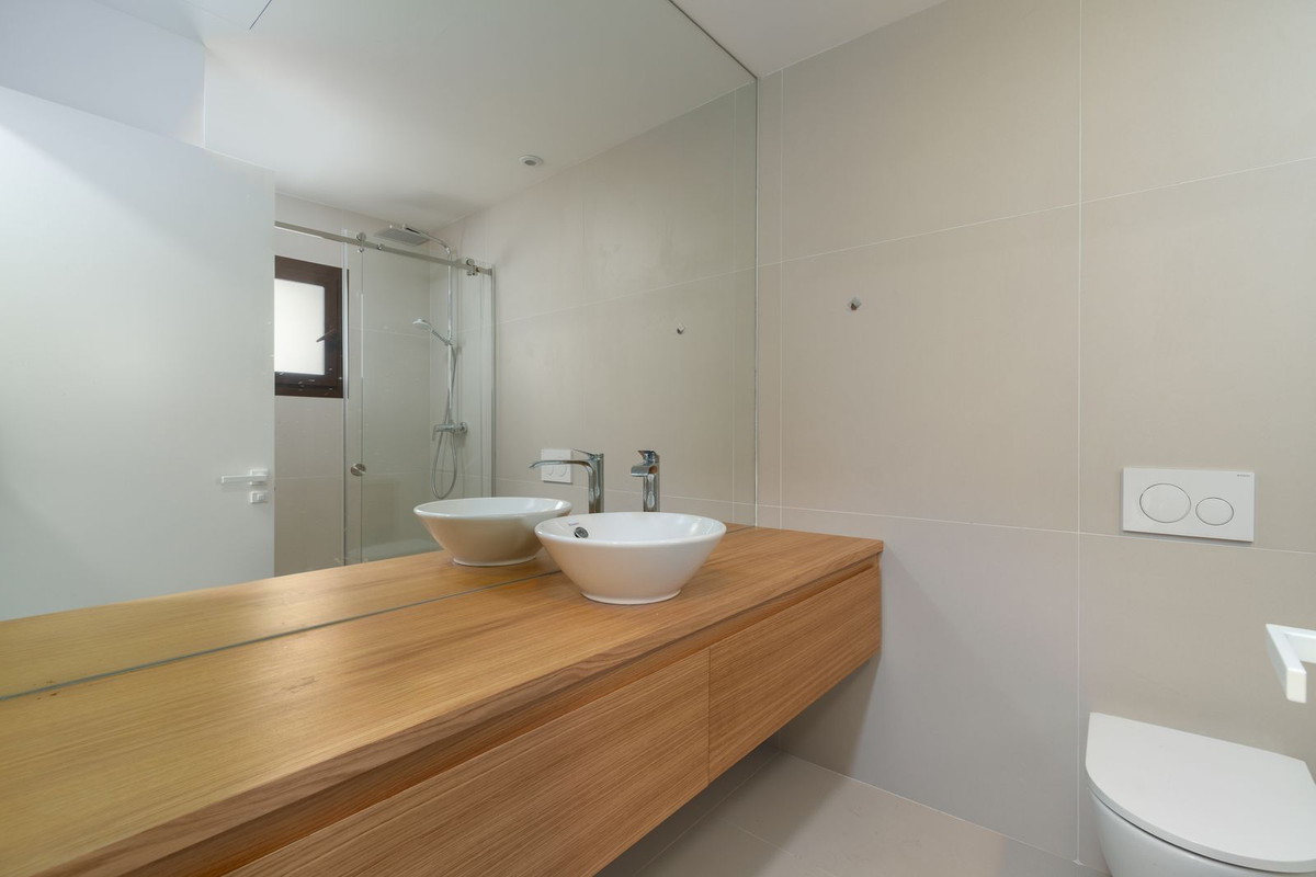 2 Bed Apartment for sale in Fuengirola Costa Del Sol, Málaga, Spain