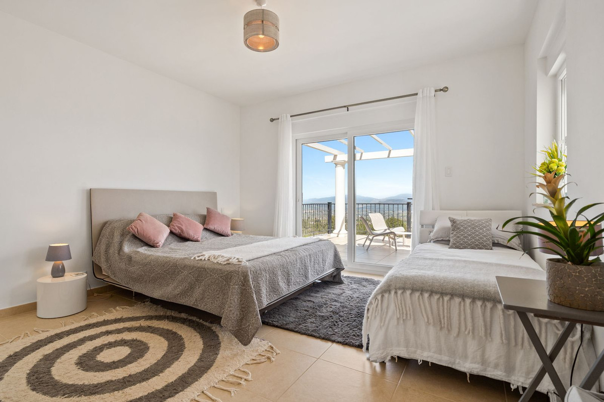 4 Bed Townhouse for sale in Alhaurín El Grande Costa Del Sol, Málaga, Spain