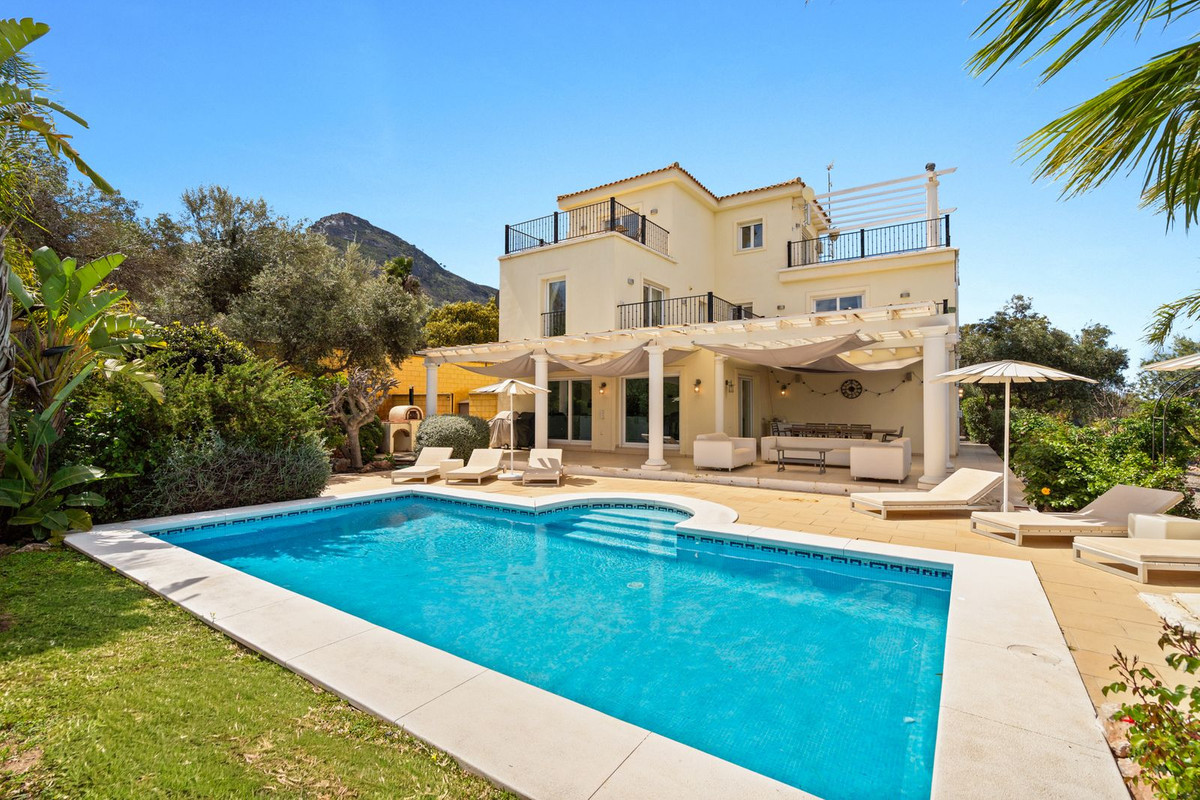 4 Bed Townhouse for sale in Alhaurín El Grande Costa Del Sol, Málaga, Spain