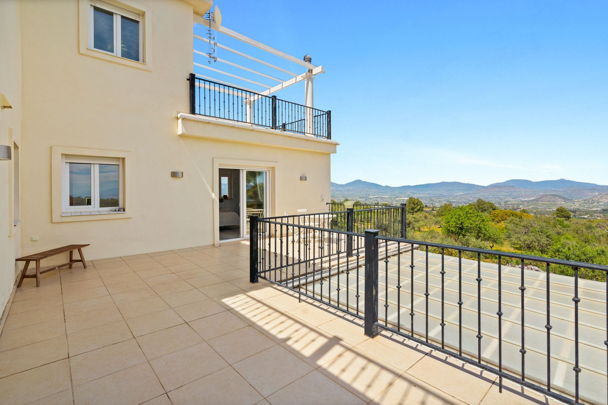 4 Bed Townhouse for sale in Alhaurín El Grande Costa Del Sol, Málaga, Spain