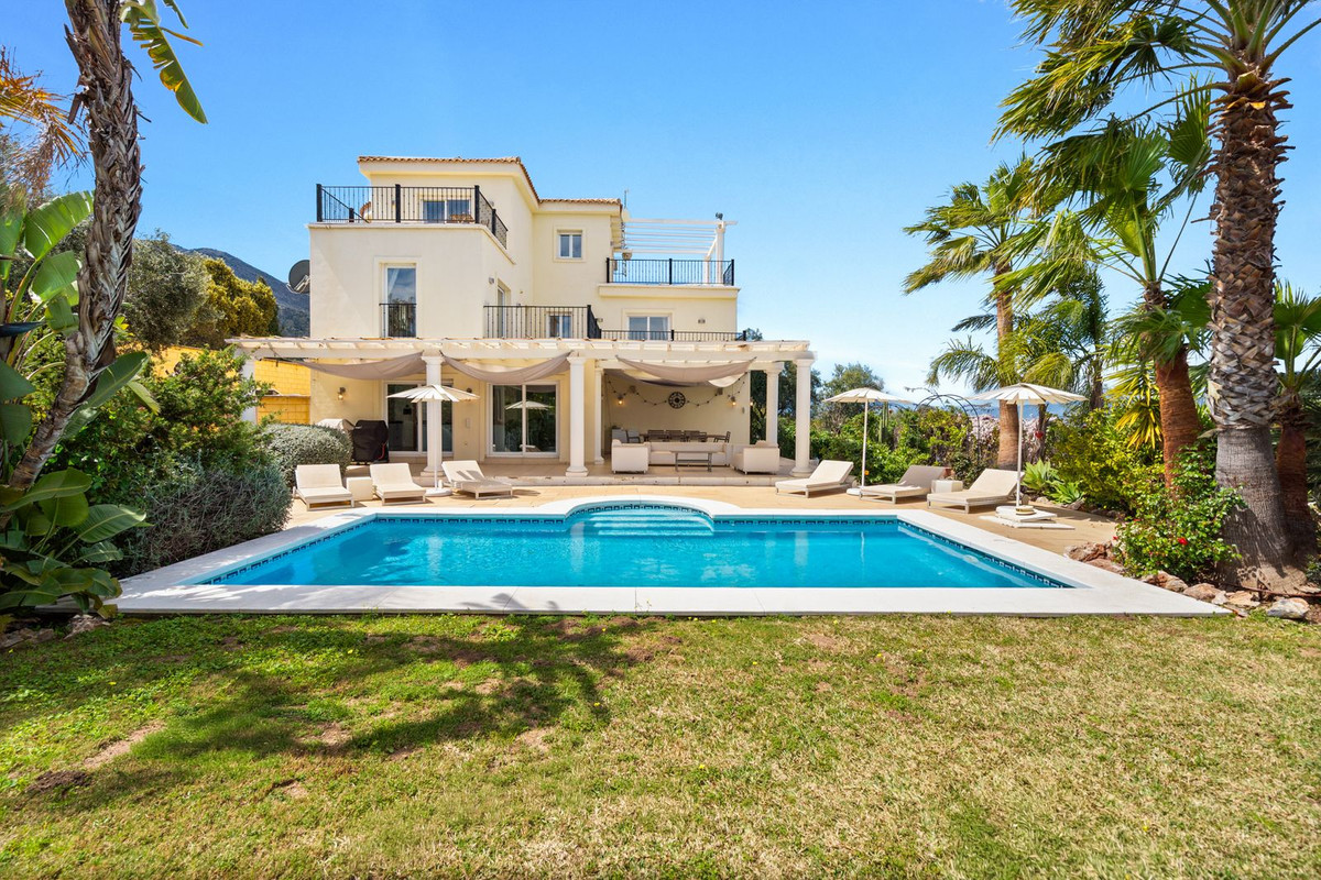 4 Bed Townhouse for sale in Alhaurín El Grande Costa Del Sol, Málaga, Spain