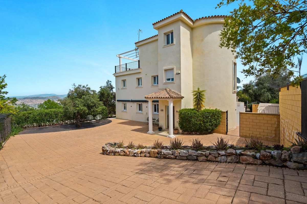 4 Bed Townhouse for sale in Alhaurín El Grande Costa Del Sol, Málaga, Spain