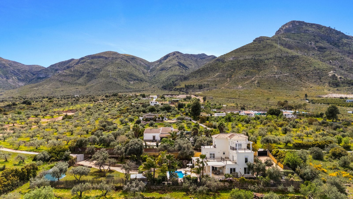 4 Bed Townhouse for sale in Alhaurín El Grande Costa Del Sol, Málaga, Spain