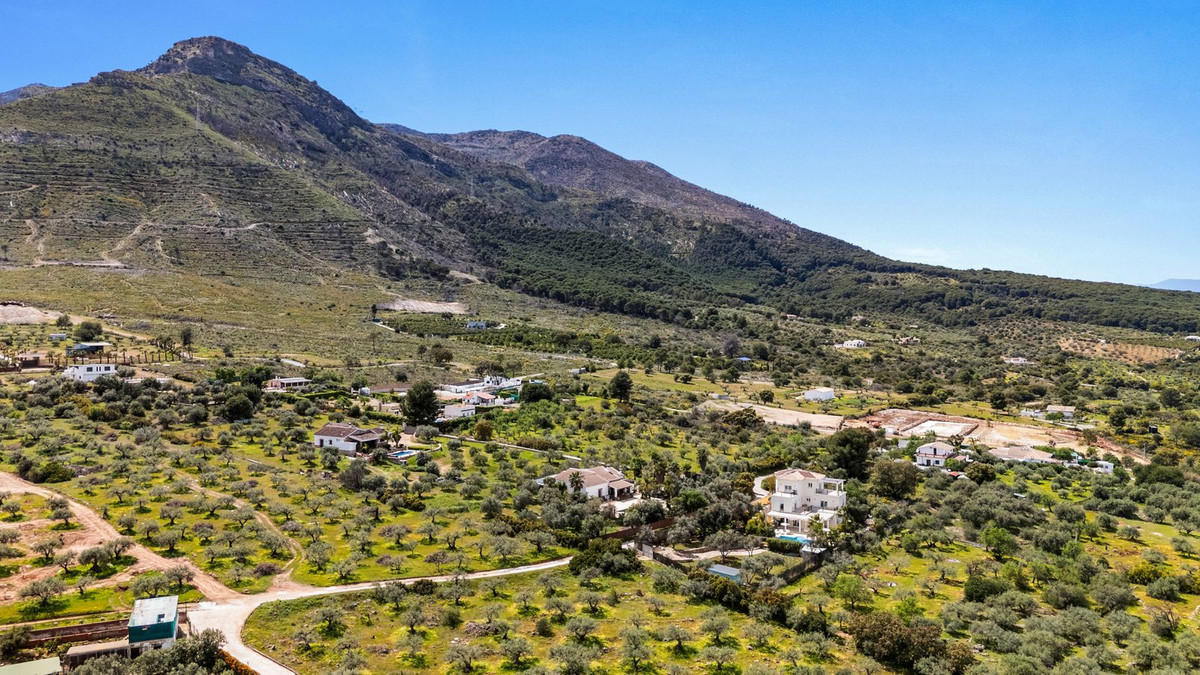 4 Bed Townhouse for sale in Alhaurín El Grande Costa Del Sol, Málaga, Spain