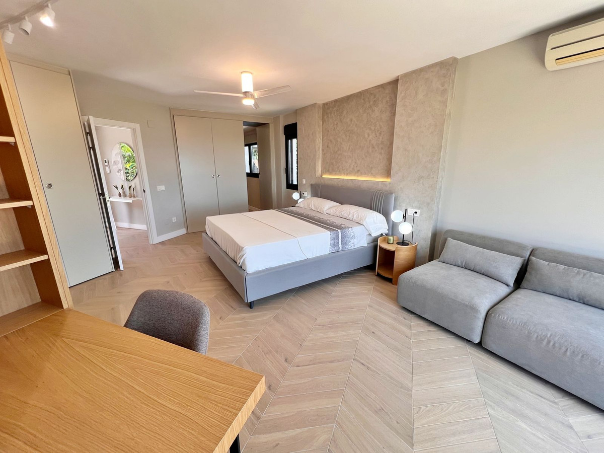 Se vende Villa - Chalet de 5 dormitorios en Costa Del Sol, Málaga, España