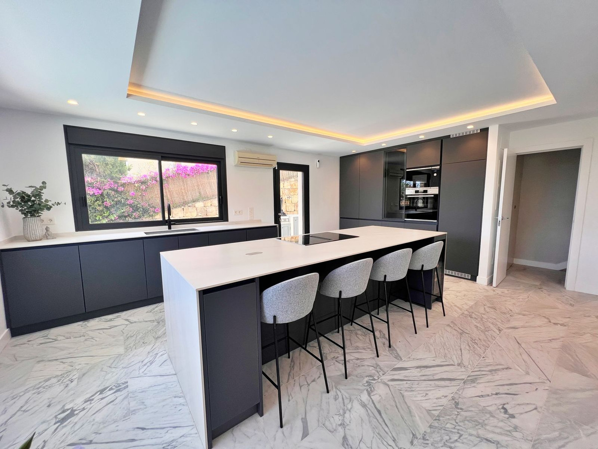 Se vende Villa - Chalet de 5 dormitorios en Costa Del Sol, Málaga, España