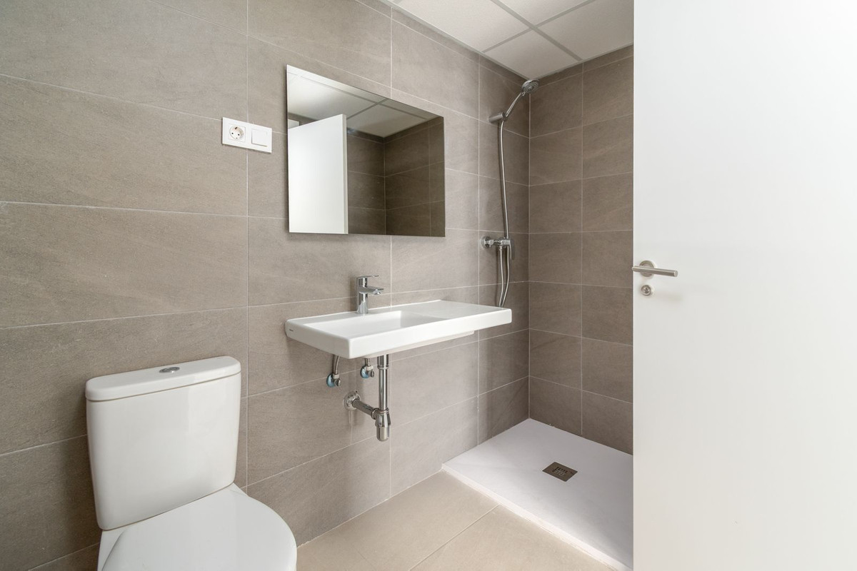 Se vende Apartamento Planta Media de 3 dormitorios en Costa Del Sol, Málaga, España