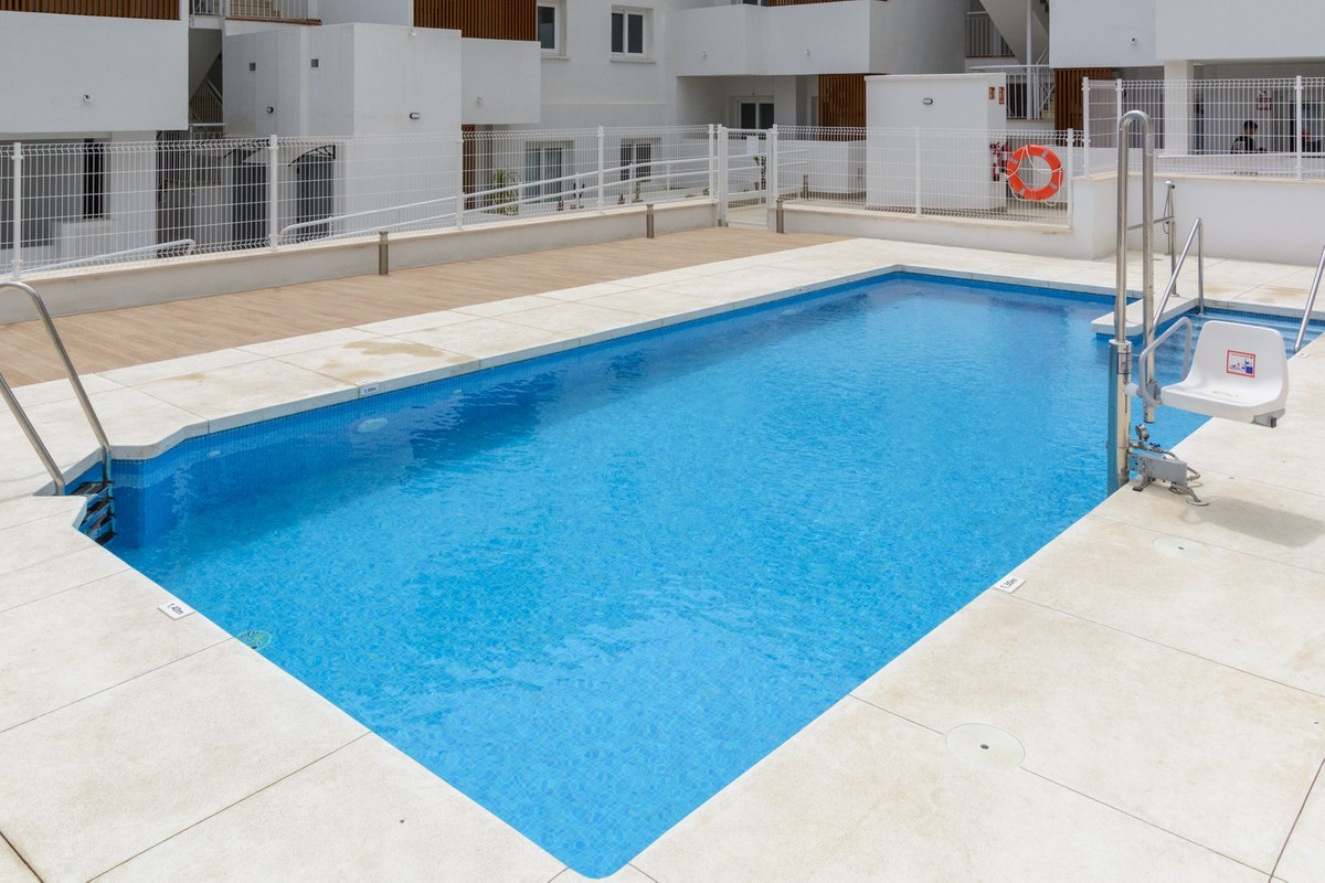 Se vende Apartamento Planta Media de 3 dormitorios en Costa Del Sol, Málaga, España