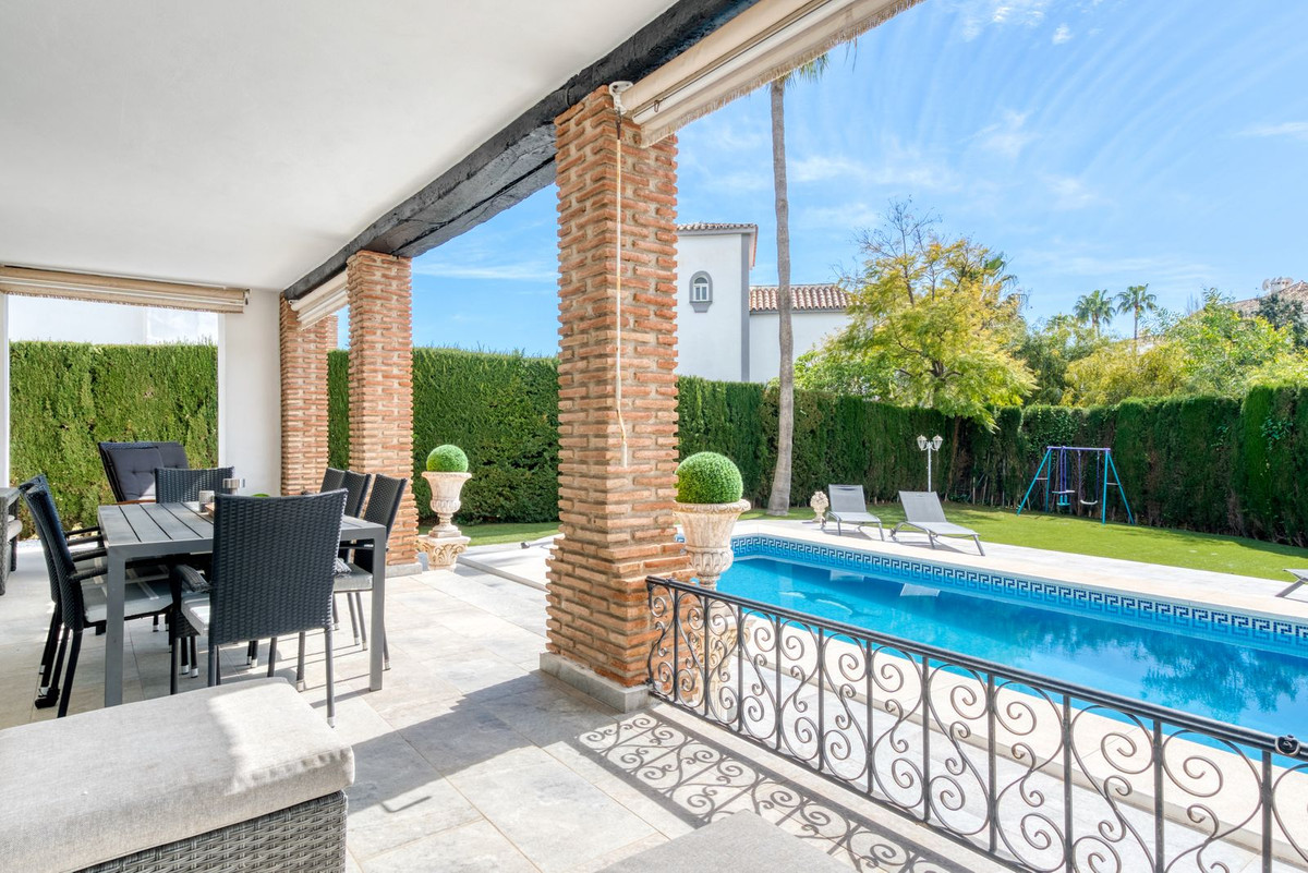 4 Bed Townhouse for sale in Calahonda Costa Del Sol, Málaga, Spain