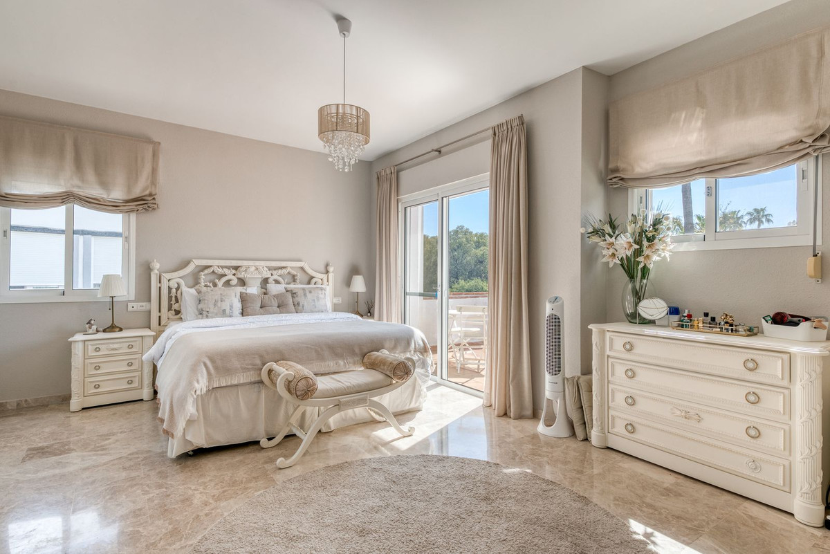 4 Bed Townhouse for sale in Calahonda Costa Del Sol, Málaga, Spain