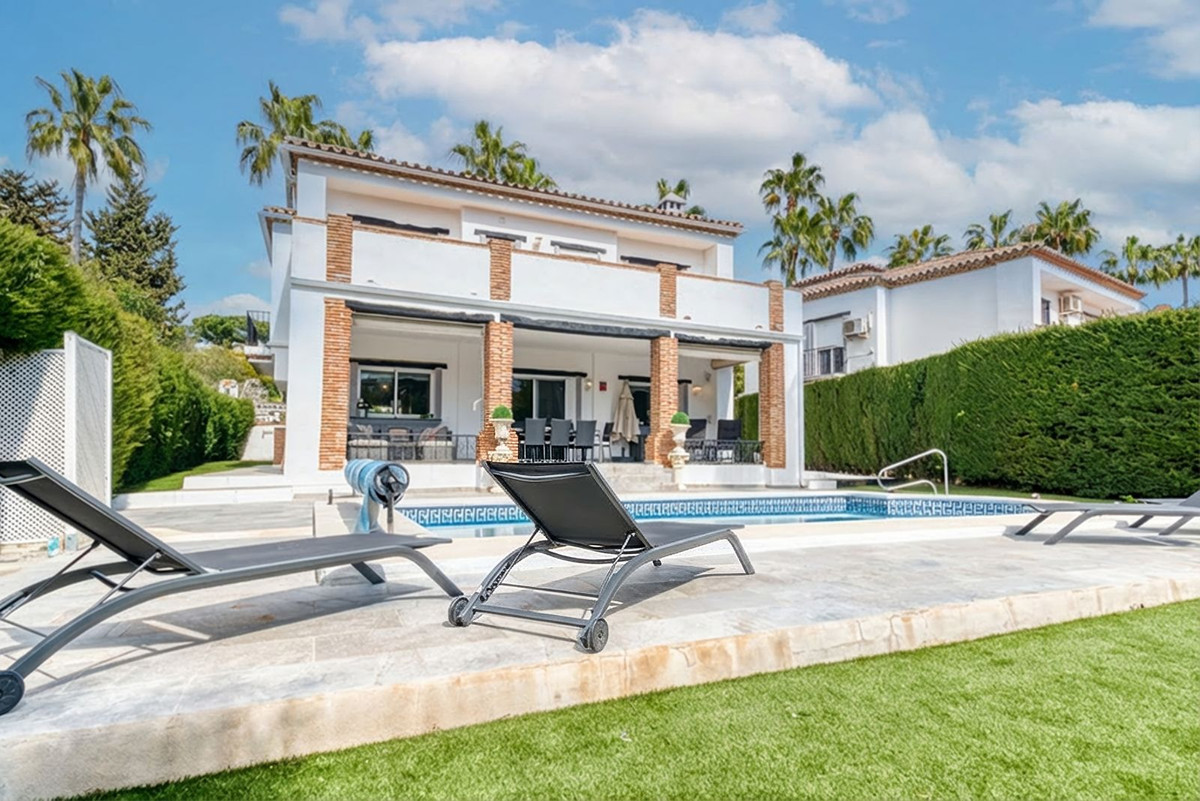 4 Bed Townhouse for sale in Calahonda Costa Del Sol, Málaga, Spain