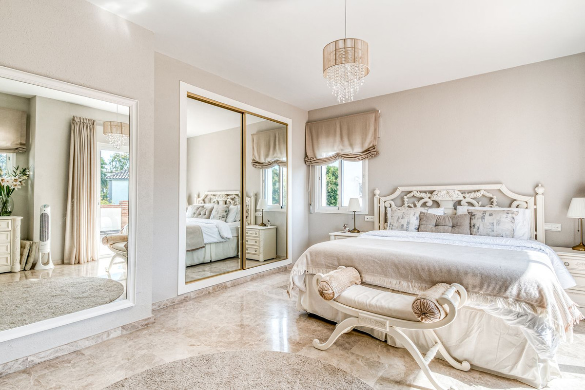 4 Bed Townhouse for sale in Calahonda Costa Del Sol, Málaga, Spain